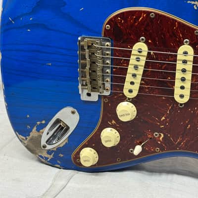Fender USA Custom Shop '62 1962 Stratocaster Heavy Relic Guitar with COA + Case 2022 - Sapphire Blue Transparent / Rosewood fingerboard image 8