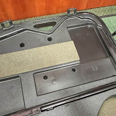 Peavey Vintage T-15 Guitar / T-30 Bass Contour Molded Hard Case - Black image 11