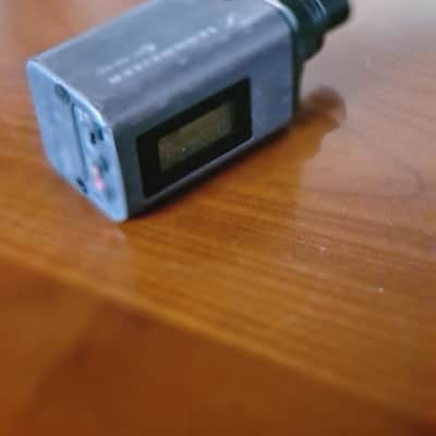 Sennheiser Sennheiser SKP 100 Plug-On Transmitter UHF XLR mit Display 823–865 MHz image 8