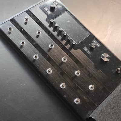 Line 6 Helix Floor Multi-Effect / Amp Modeler 2015 - Present Black image 2