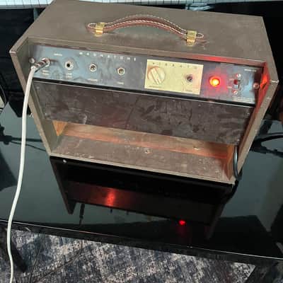 Vintage 1959 Magnatone 210 Amp with Vibrato image 2