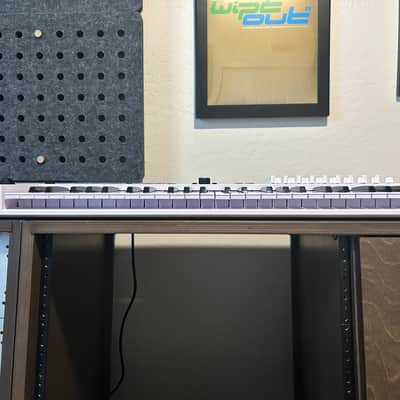 Arturia KeyLab Essential 49 MkIII MIDI Controller 2023 - Present White image 3
