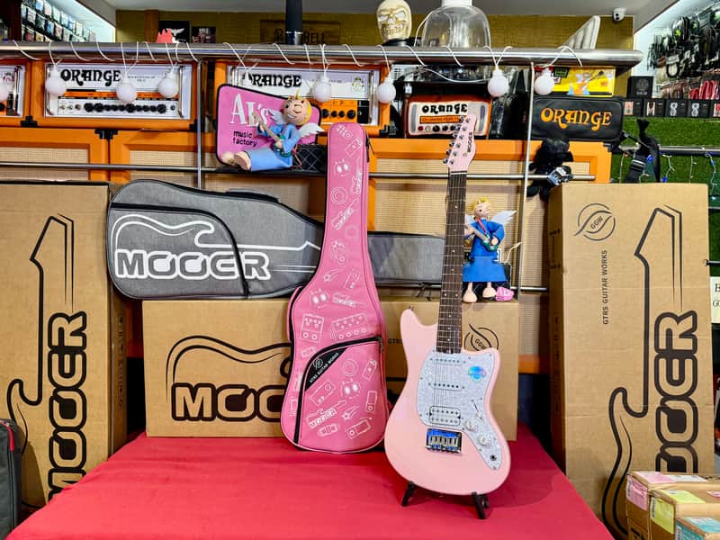 Mooer Guitars MLT10 (Travel/ Short Scale) CANDY PINK 2025 Super Light 2,5Kg image 1