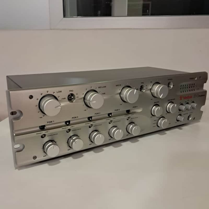 Vestax R-1 Rotary DJ Mixer — High-End Analog Sound image 1