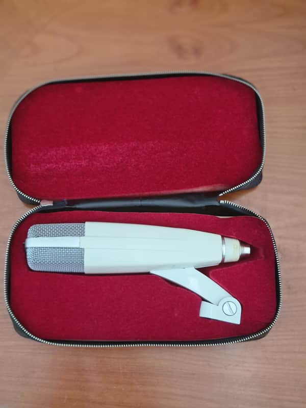 Sennheiser Sennheiser MD 421 Dynamic Microphone | 3-Pin | White / Silver | Original Case + Clamp image 1