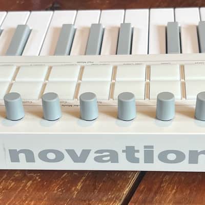 Novation Launchkey Mini 37 MKIV MIDI Keyboard Controller 2025 - Present - White image 3