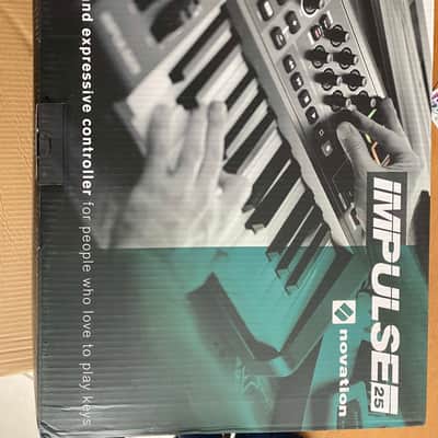 Novation Impulse 25 MIDI Keyboard Controller 2011 - Present - Gray image 2
