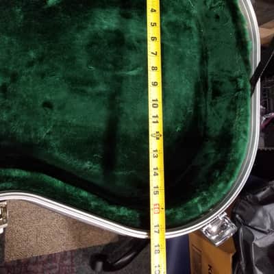 SKB Deluxe Acoustic Guitar Hard Case with Wheels image 5
