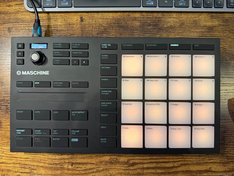 Native Instruments Maschine Mikro MKIII 2017 - Black image 1