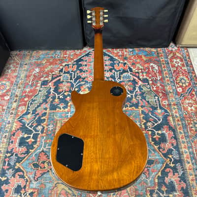 Gibson Les Paul Classic Honeyburst Solid Body - 2006 image 16