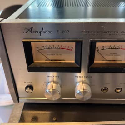 Accuphase E-202 integrated pre amp image 2