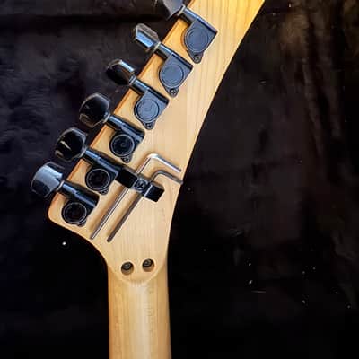 Kramer Nightswan 1988-90 - Original Holoflash Finish image 10