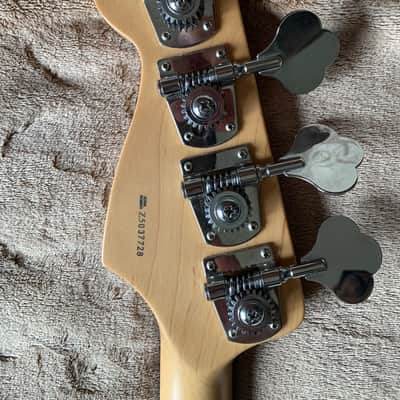 Fender Jazz Bass Highway One (HWY1 - RW 3TS) 2005 - Sunburst (USA) image 8