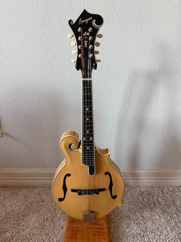 Bourgeois M5-F Mandolin – Aged Tone Series – Natural