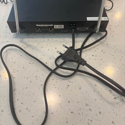Wireless microphone system image 2