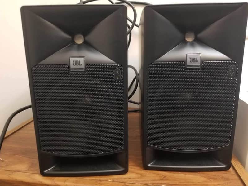 JBL LSR705P 5" PoStudio Monitor pair image 1