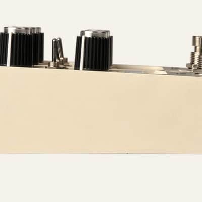 Universal Audio Astra Modulation Machine 2021 - Present - White image 4