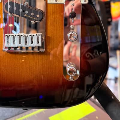 Fender Player II Modified Telecaster 2025 - Three Tone Sunburst image 2
