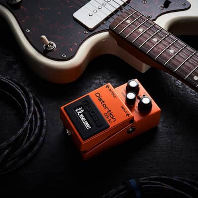 Boss DS-1W Distortion Pedal Bundle w/Pig Hog PCH10BK "Black Woven" Instrument Cable, 12-Pack Guitar Pick and Liquid Audio Polishing Cloth image 6
