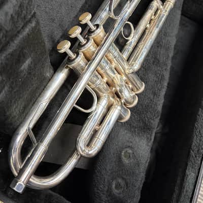 Bach Stradivarius Trumpet Model 37, Silver Finish image 2