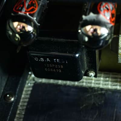 Fender Deluxe Reverb 2-Channel 22-Watt 1x12" Guitar Combo 1963 - 1967 - Black Panel image 8