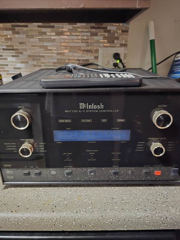McIntosh MHT100 6-Channel AV Controller