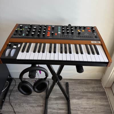 Behringer Poly D 4-Voice Polyphonic Synthesizer 2020 - Present - Black / Wood image 2