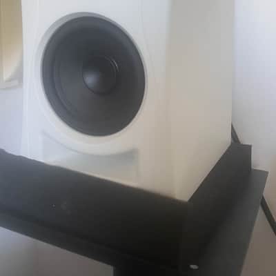 Kali Audio LP-UNF 4" Powered Studio Monitor - Pair white image 2