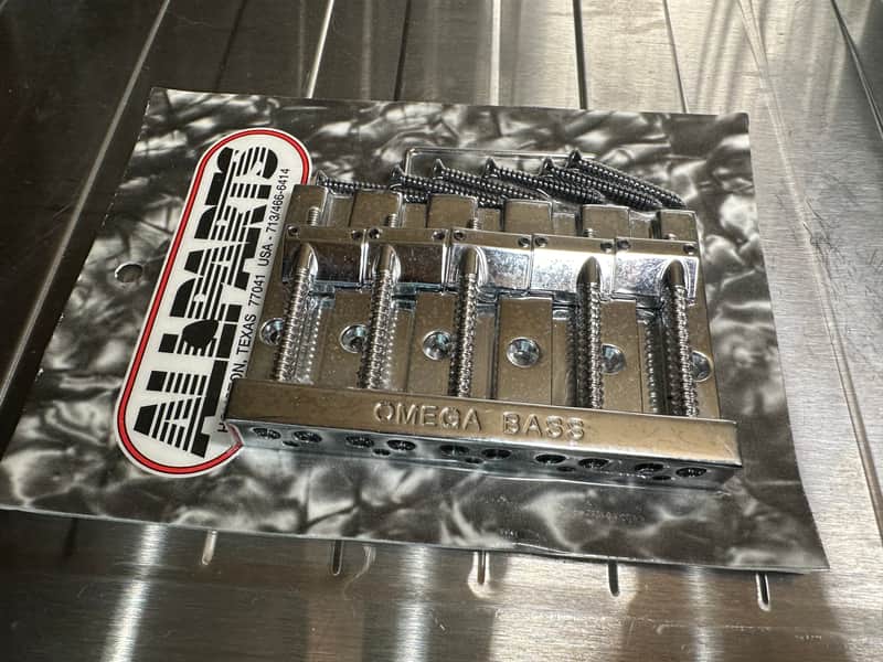 Allparts Omega 5 String bass bridge 2023 - Chrome image 1