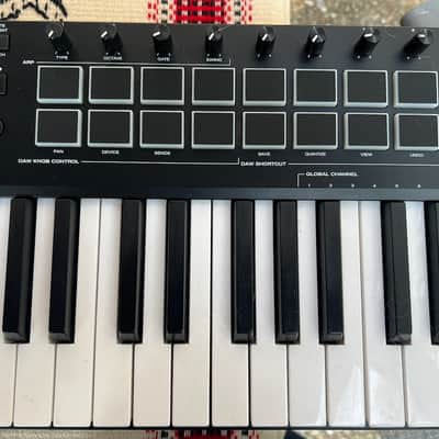 M-Audio Oxygen Pro 61 MIDI Keyboard Controller 2020 - Present - Black image 12