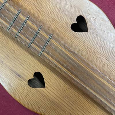 Dulcimer W/ Hearts and Violin Pegs - Natural image 2