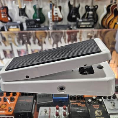Dunlop 105Q Cry Baby Bass Wah 1999 - Present - White image 2