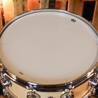DW 5.5x14 Collector's Maple VLT Natural Lacquer Snare Drum - SO#1424773 image 4
