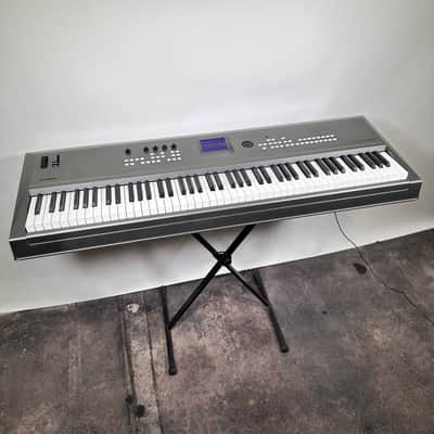 Yamaha MM8 88-Key Music Synthesizer Graded Hammer Action Keyboard