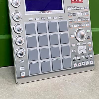 Akai MPC Studio Music Production Controller V1 2012 - 2019 - Grey image 2