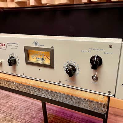 Universal Audio Teletronix LA-2A Leveling Amplifier / Optical Compressor. LA 2A LA2A image 4