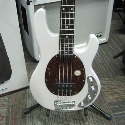 Sterling Ray 34 White image 2