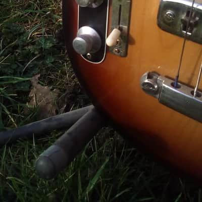 Vox Teardrop bass lefty  sunburst image 16