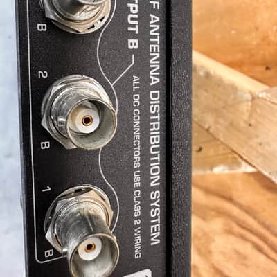 Shure UA845-UA UHF Antenna Distribution System - 782-806 MHz - Working image 2