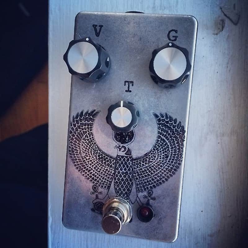 Greyscale Amulet bass overdrive Bild 1