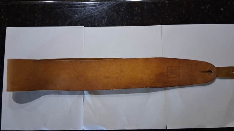 Pre Ernie Ball Musicman(Leather) strap.