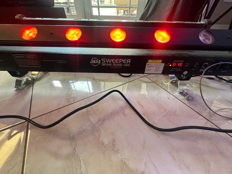 American DJ Sweeper Beam Quad LED image 1