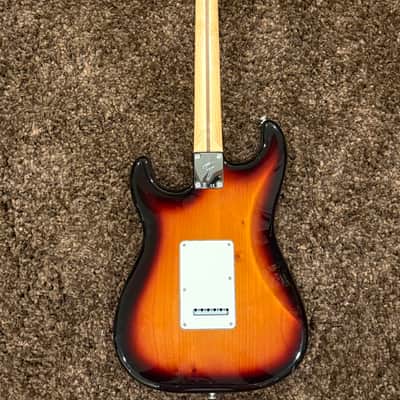 Fender Player Stratocaster with Maple Fretboard 2018 - Present - 3-Color Sunburst image 4