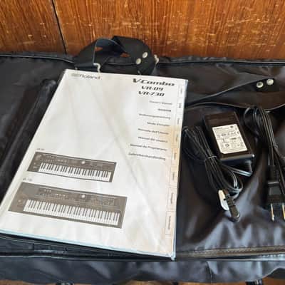 Roland V-Combo VR-730 73-key Live Performance Keyboard w/ bag image 13