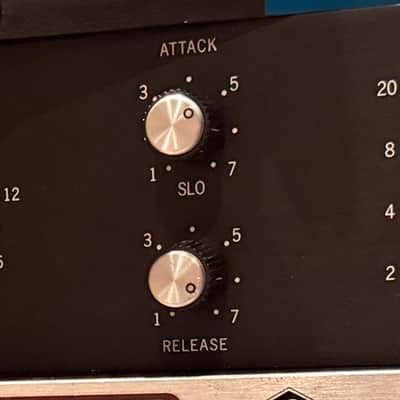 Universal Audio 1176AE Anniversary Edition Black / Blue Stripe Stereo Pair. Rare image 8