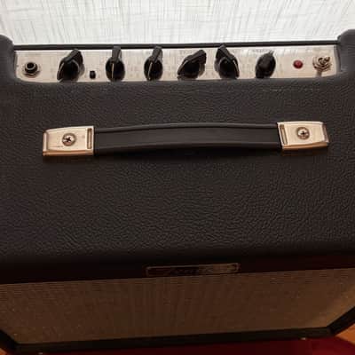 Fender Blues Junior 15-Watt 1x12" Guitar Combo - Black image 3