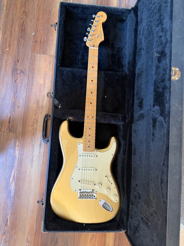 Fender Limited Edition American Standard Stratocaster with Maple Fretboard 2014 - 2015 - Mystic Aztec Gold