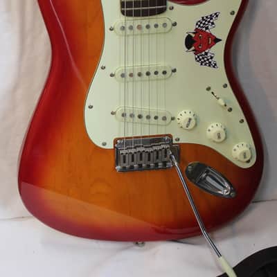 Squier Standard Stratocaster 2006 with Rosewood Fretboard in HS Case - Cherry Sunburst image 14