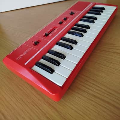 Casio Casiotone MT-11 Keyboard 1980s - Red