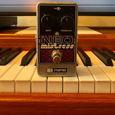 Electro-Harmonix Neo Mistress Flanger 2011 - Present - Black / Pink image 1